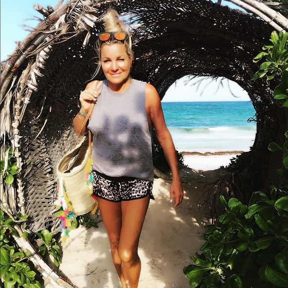 Meet the Posher - Picture 3 of 7